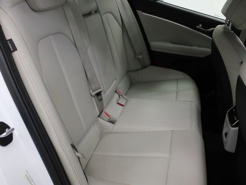 Used 2025 Genesis G70 2.5T image 20