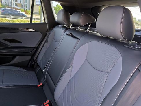 New 2026 Volkswagen Tiguan SE R-Line FWD image 23