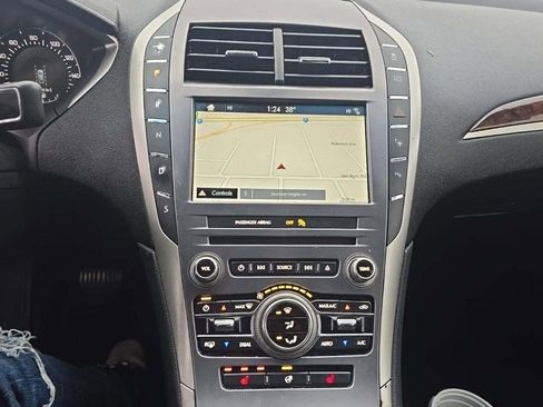 Used 2017 Lincoln MKZ Select w/ Technology Package image 6