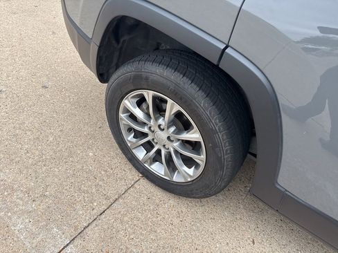 Used 2021 Jeep Cherokee Latitude Plus image 12