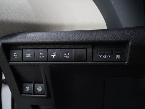 Used 2025 Toyota Sienna Platinum AWD/4WD image 30