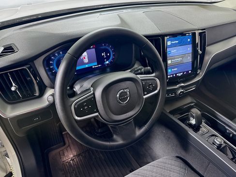 Used 2023 Volvo XC60 B5 Core image 22