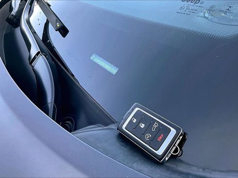 Used 2022 Jeep Grand Cherokee L Overland image 11