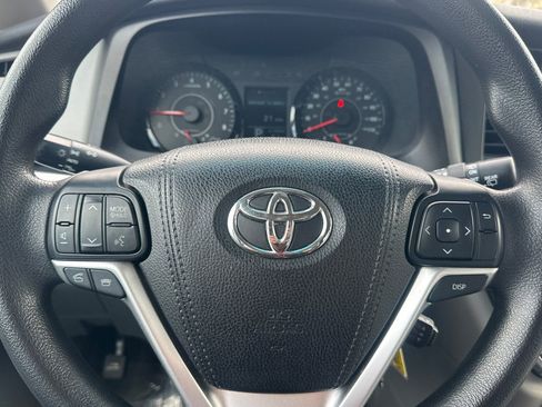 Certified 2016 Toyota Sienna LE image 23