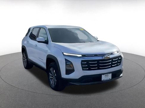 Used 2025 Chevrolet Equinox LT image 3