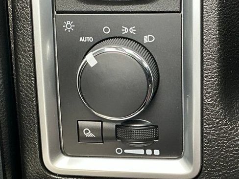 Used 2021 RAM 1500 Classic SLT AWD/4WD image 20