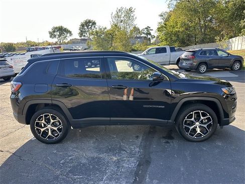 Used 2024 Jeep Compass Limited image 5