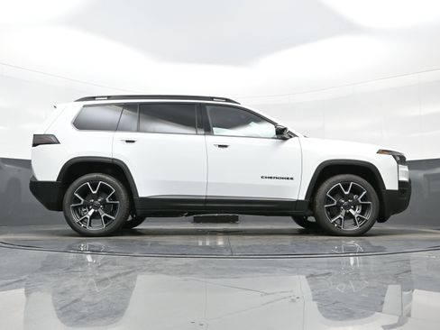 New 2026 Jeep Cherokee Overland image 16