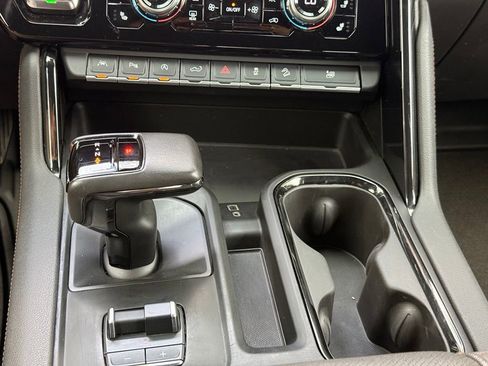 Used 2022 GMC Sierra 1500 AT4 w/ AT4 Premium Package AWD/4WD image 18