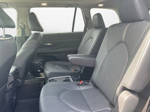 Used 2024 Toyota Grand Highlander AWD image 15