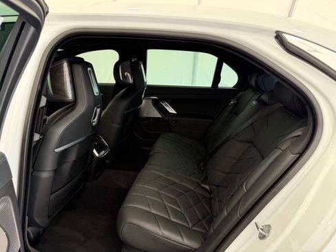 Used 2024 BMW i7 xDrive60 AWD/4WD image 16