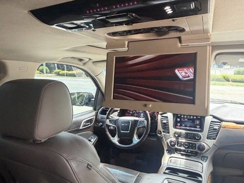 Used 2015 GMC Yukon Denali w/ Premium Package AWD/4WD image 16