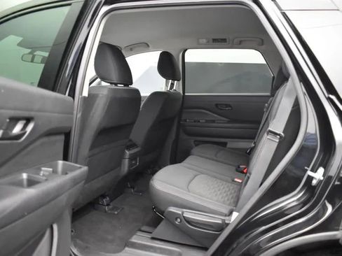 Used 2025 Nissan Pathfinder SV image 15