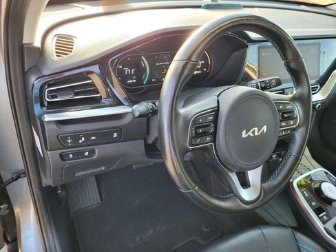 Used 2022 Kia Niro EX Premium w/ Cold Weather Package FWD image 25
