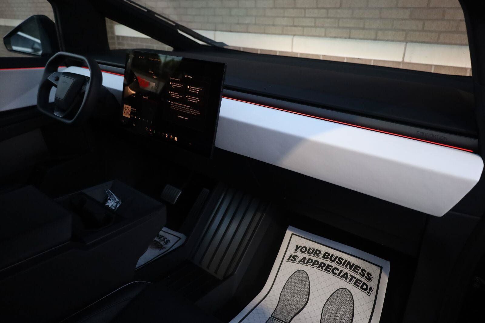 Used 2024 Tesla Cybertruck AWD Crew Cab image 30