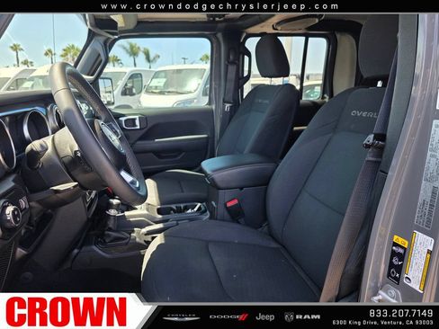 Used 2023 Jeep Gladiator Overland AWD/4WD image 17