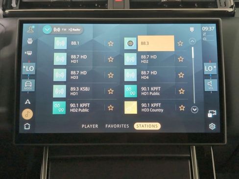Certified 2026 Land Rover Range Rover Velar Dynamic SE AWD/4WD image 23
