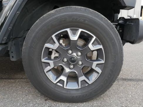 Used 2025 Jeep Wrangler Unlimited Sahara AWD/4WD image 13