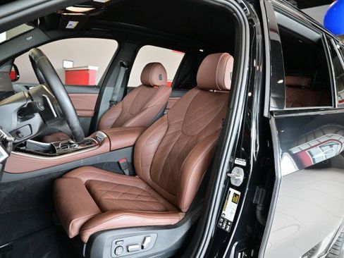 Used 2025 BMW X5 xDrive40i w/ M Sport Package AWD/4WD image 43