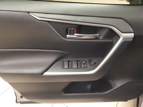 Used 2025 Toyota RAV4 XLE image 17