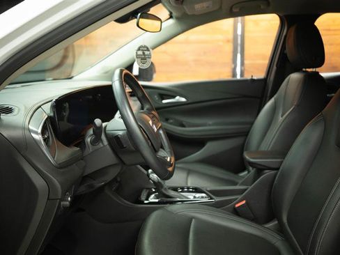Used 2024 Buick Encore GX Sport Touring image 8