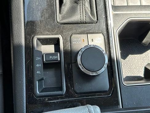 Used 2022 Toyota Tundra Limited AWD/4WD image 32