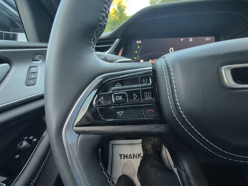Used 2023 Jeep Grand Cherokee Overland w/ Luxury Tech Group IV AWD/4WD image 18