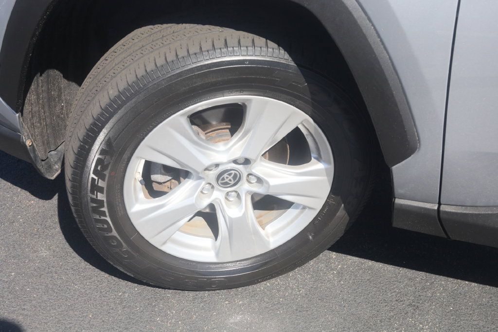Certified 2019 Toyota RAV4 XLE AWD/4WD image 33