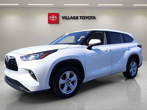Certified 2020 Toyota Highlander LE FWD image 1