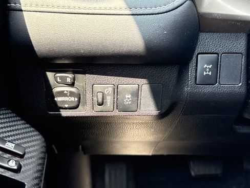 Used 2015 Toyota RAV4 XLE AWD/4WD image 28