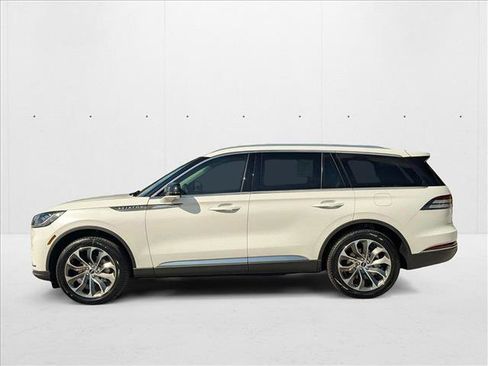 New 2025 Lincoln Aviator AWD image 8