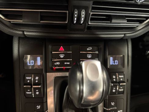 Used 2019 Porsche Macan AWD/4WD image 22