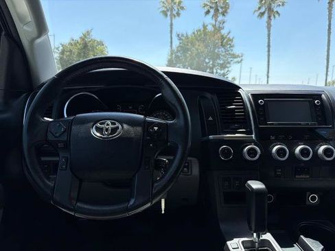 Used 2019 Toyota Sequoia SR5 AWD/4WD image 11