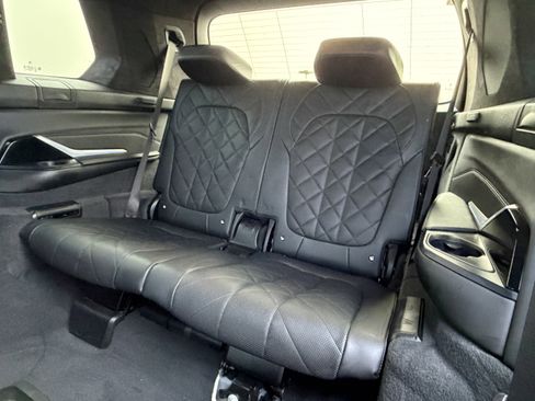 Used 2024 BMW X7 xDrive40i w/ M Sport Package image 32