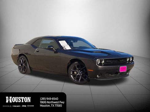 Used 2020 Dodge Challenger SXT w/ Blacktop Package RWD image 3