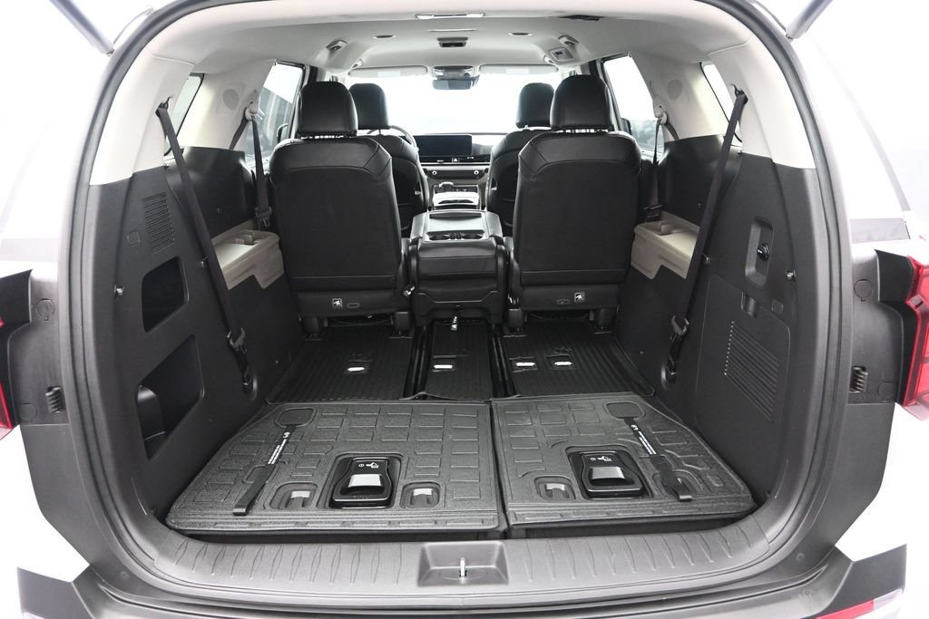 Certified 2026 Kia Carnival EX FWD image 33