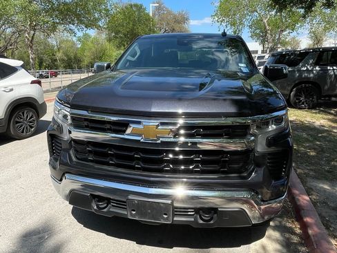 Used 2023 Chevrolet Silverado 1500 LT image 2