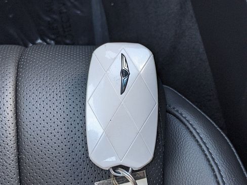 Used 2025 Genesis G80 2.5T image 30