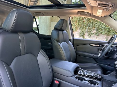 Used 2024 Honda Pilot Touring image 29