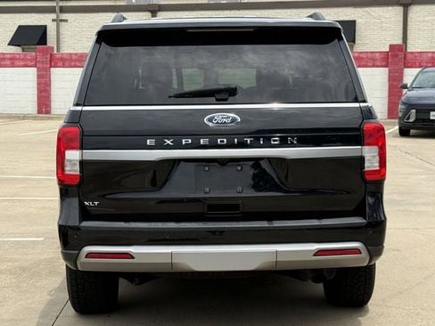 Used 2024 Ford Expedition XLT RWD image 5