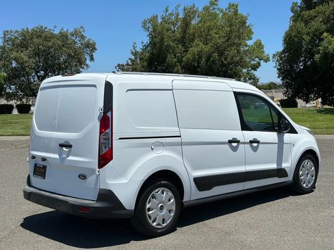 Used 2014 Ford Transit Connect XLT image 4