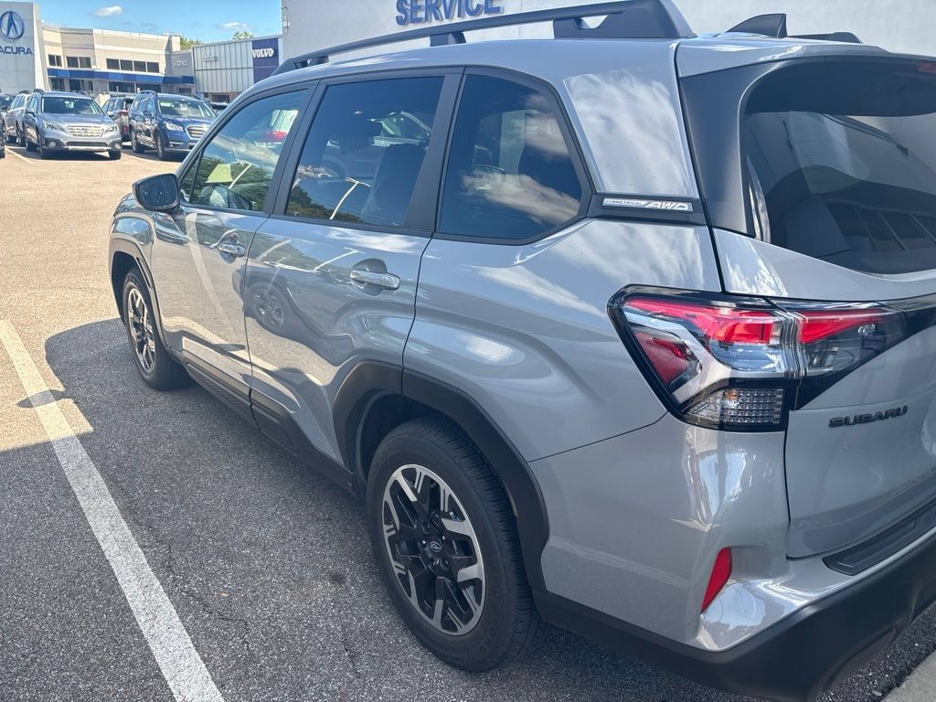 Used 2025 Subaru Forester Premium w/ Convenience Package #1 AWD/4WD image 2