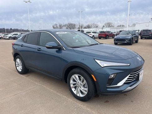 Used 2025 Buick Envista Preferred w/ Convenience II Package image 1