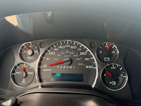 Used 2018 Chevrolet Express 2500 w/ Driver Convenience Package RWD image 10