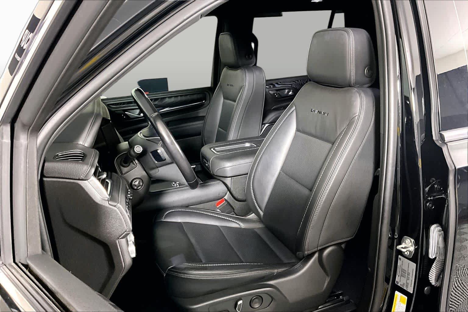 Used 2022 GMC Yukon Denali AWD/4WD image 8