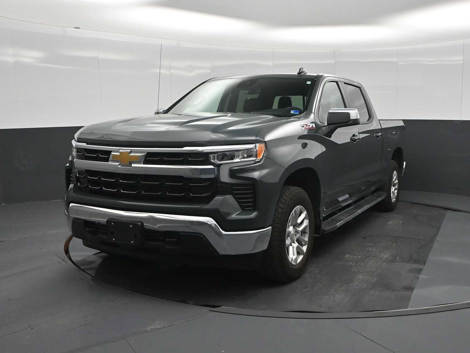 Used 2025 Chevrolet Silverado 1500 LT w/ Z71 Off-Road Package AWD/4WD image 3
