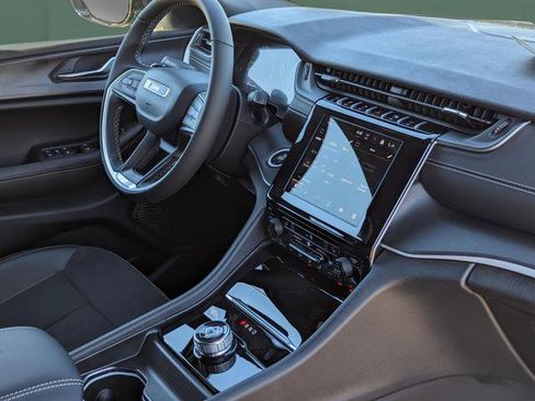New 2024 Jeep Grand Cherokee L Laredo AWD/4WD image 9
