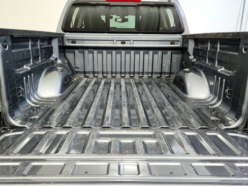Used 2022 Chevrolet Colorado LT w/ LT Convenience Package AWD/4WD image 26
