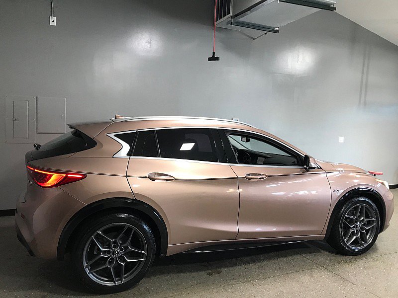 Used 2017 INFINITI QX30 Premium w/ Navigation Package FWD image 3