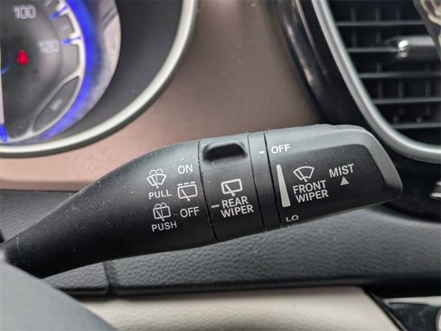 Used 2022 Chrysler Voyager LX image 28